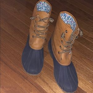 duck boots by the brand blue